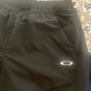 New Oakley Training Shorts Size Large black beautiful and comfortable.